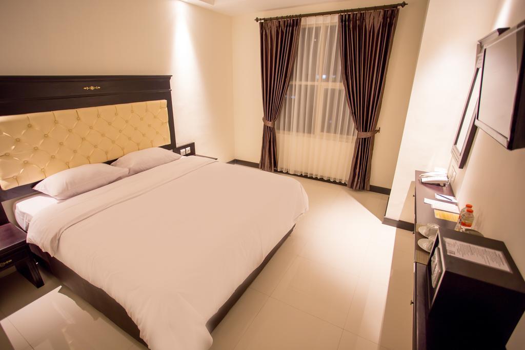 Same Hotel Malang Exterior foto